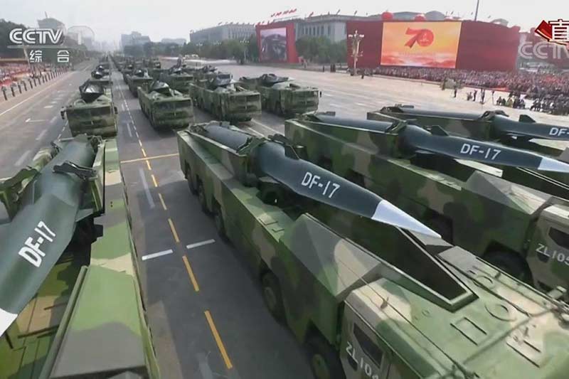亮相2019年国庆阅兵70周年阅兵式的"东风"17导弹.